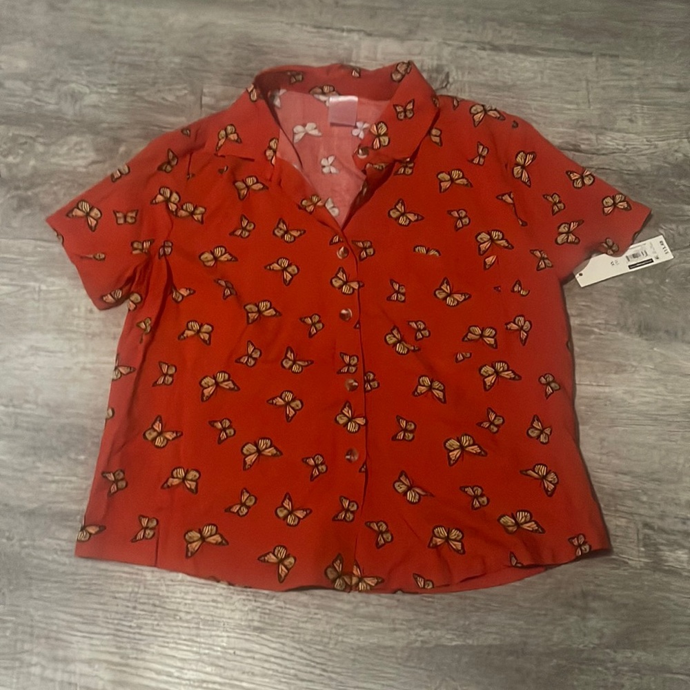 Brand new XS (1) butterfly cropped button up
